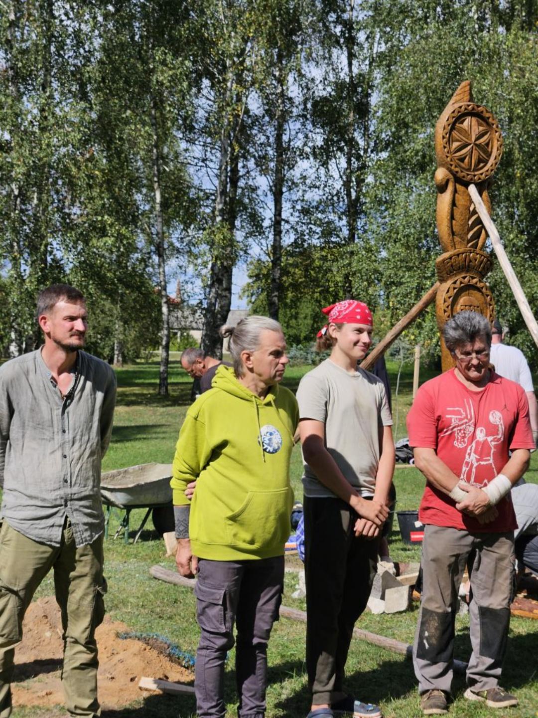 Drožėjų dovana Rokiškiui: jubiliejinės skulptūros parko centre