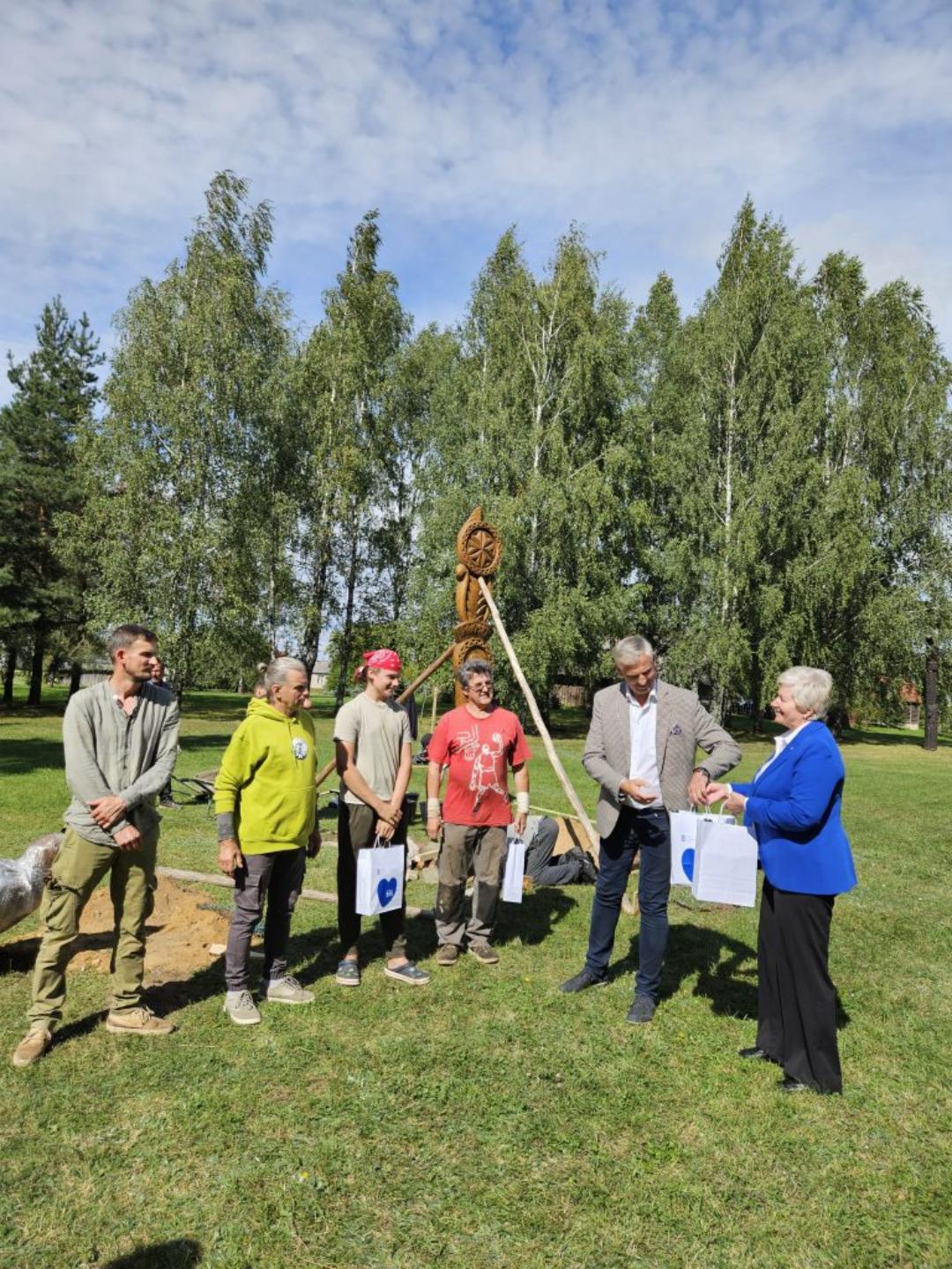 Skulptūros Rokiškio 525-mečiui: drožėjų plenero kūrybinis vaisius