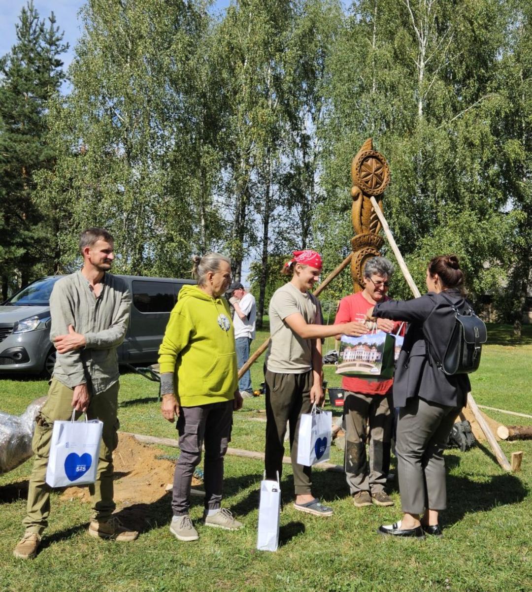 Ąžuolo drožiniai Rokiškio parke: naujas akcentas miesto jubiliejui